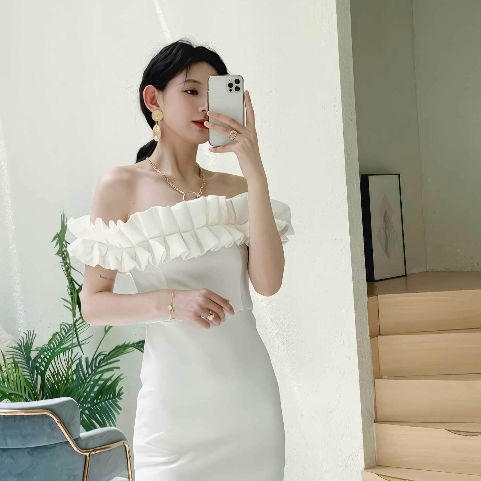 Ruffled Off-Shoulder Bodycon Midi Dress S / White