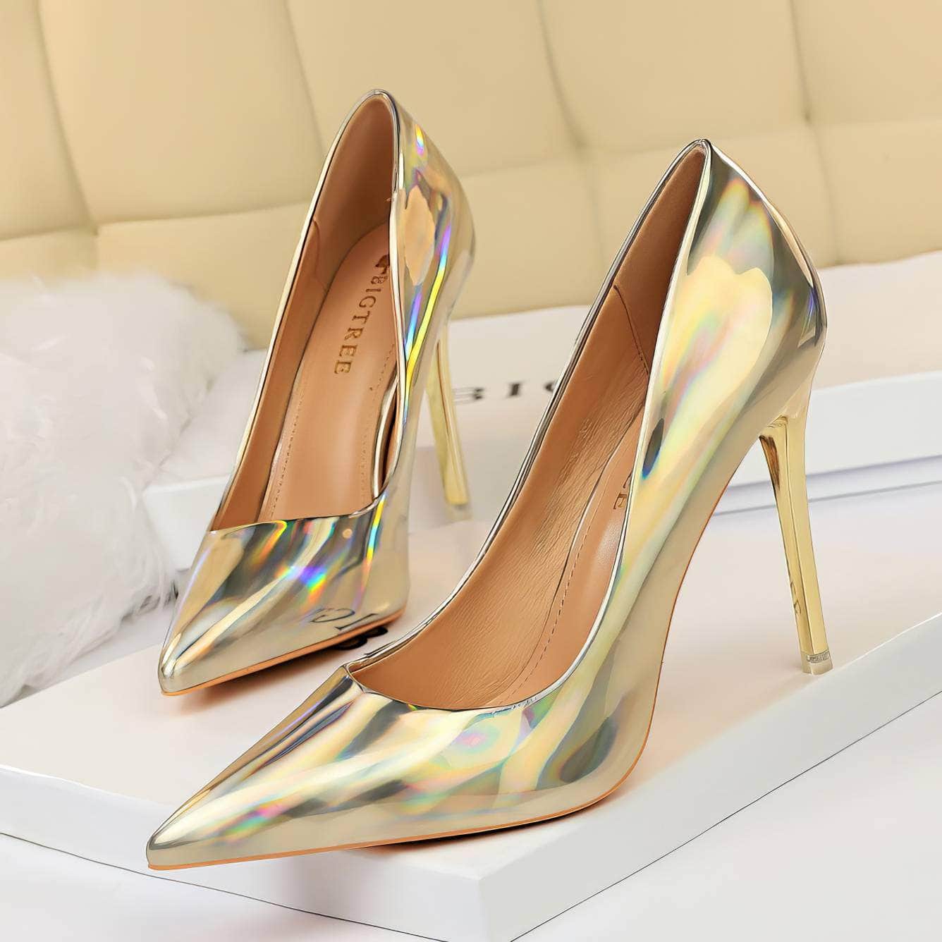 Shimmery Holographic Stiletto Pump Heels EU 33 / Gold / 10.5CM