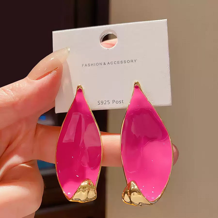 Stylish Gold Tone Abstract Leaf Drop Earrings with Vibrant Hot Pink Enamel Inlay