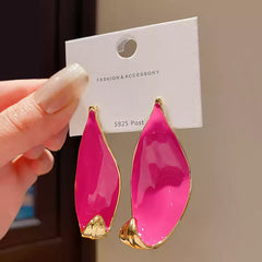 Stylish Gold Tone Abstract Leaf Drop Earrings with Vibrant Hot Pink Enamel Inlay