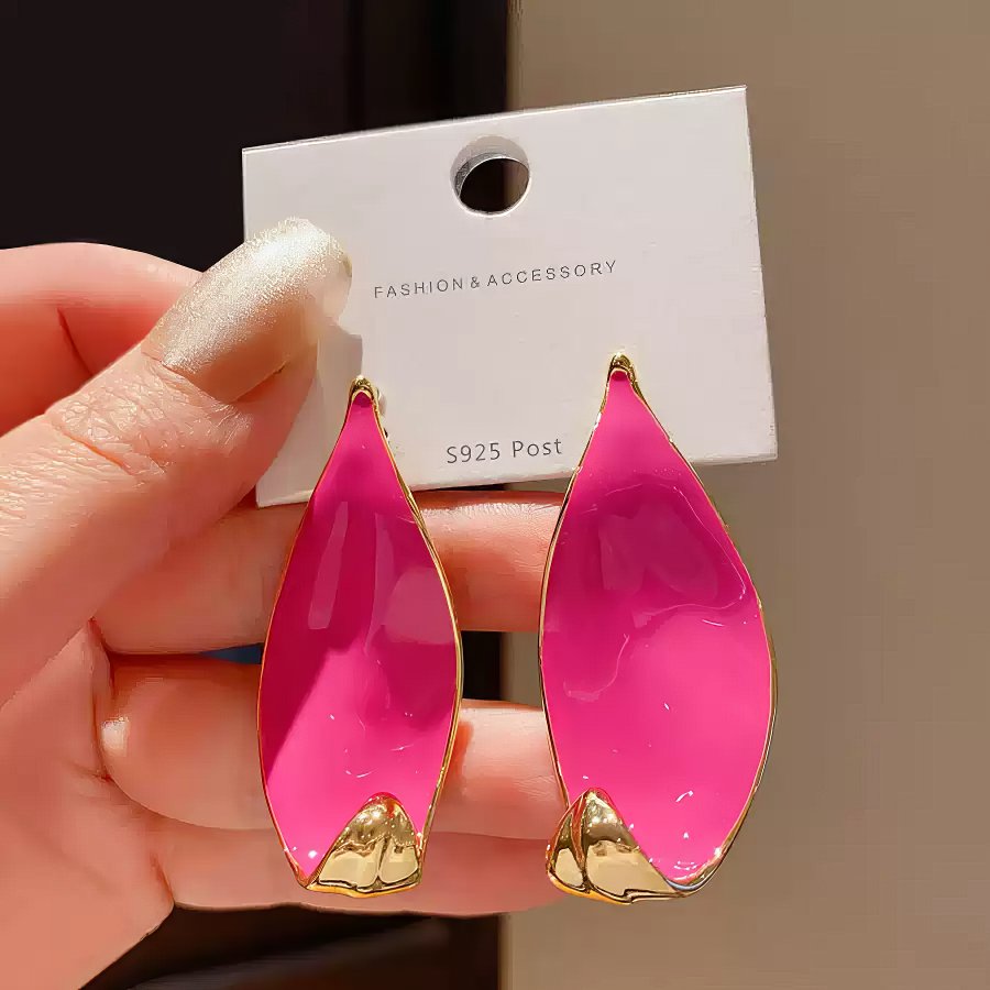 Stylish Gold Tone Abstract Leaf Drop Earrings with Vibrant Hot Pink Enamel Inlay