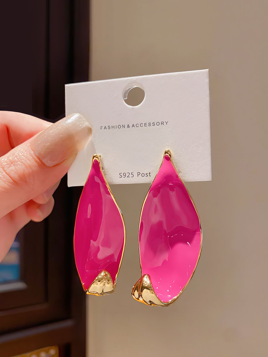 Stylish Gold Tone Abstract Leaf Drop Earrings with Vibrant Hot Pink Enamel Inlay