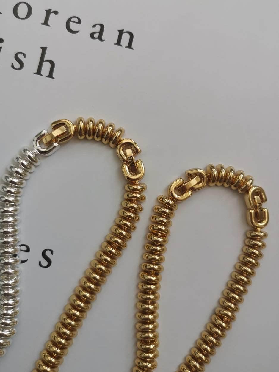 Timeless Ribbed Sofia Disc Choker Necklace