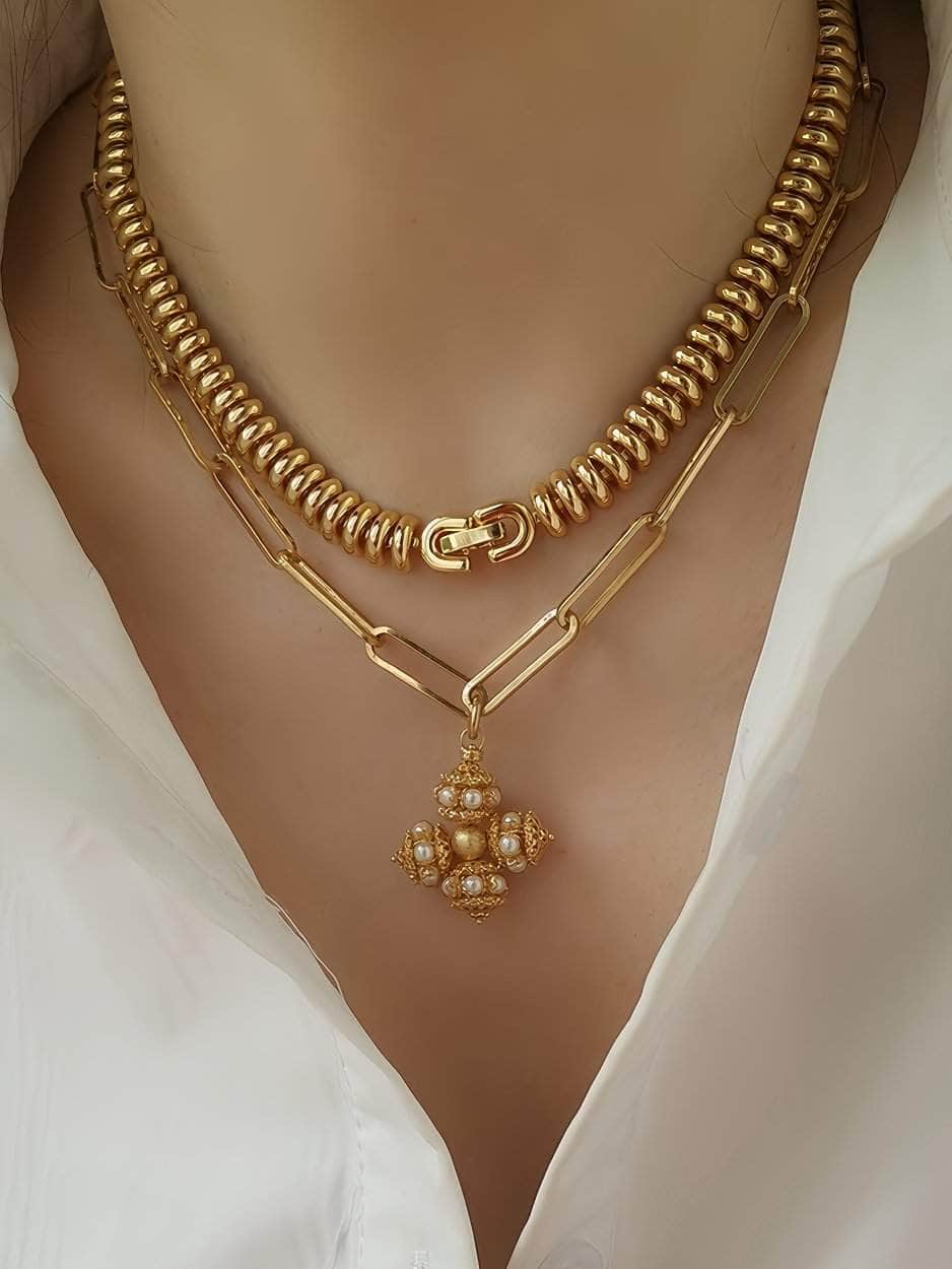 Timeless Ribbed Sofia Disc Choker Necklace