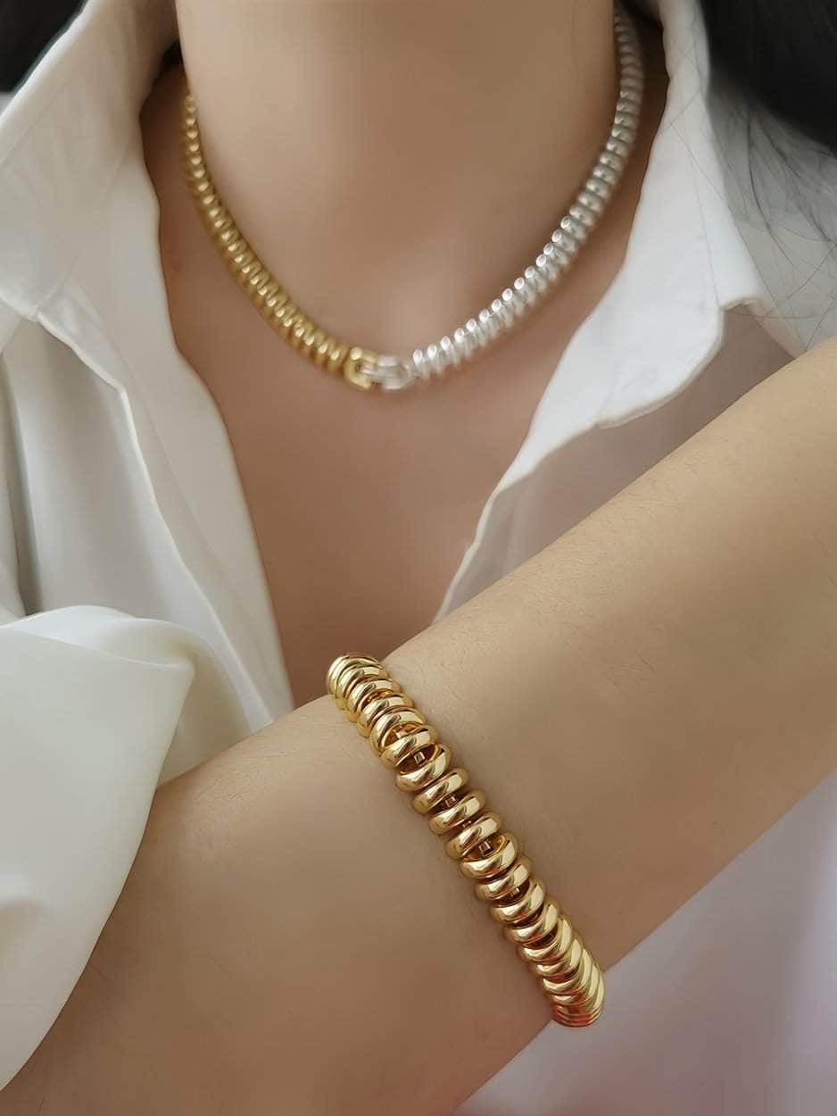 Timeless Ribbed Sofia Disc Choker Necklace