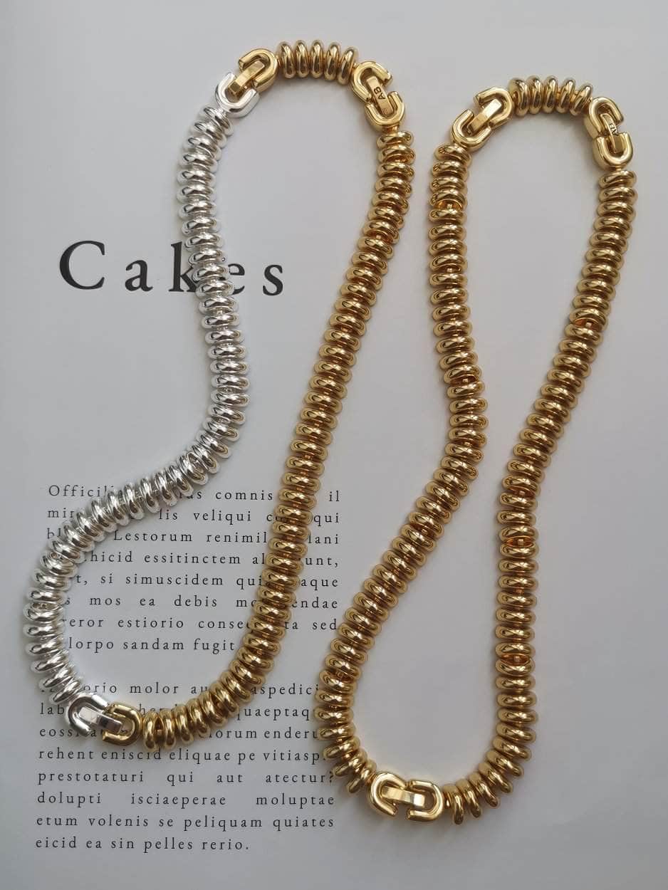 Timeless Ribbed Sofia Disc Choker Necklace