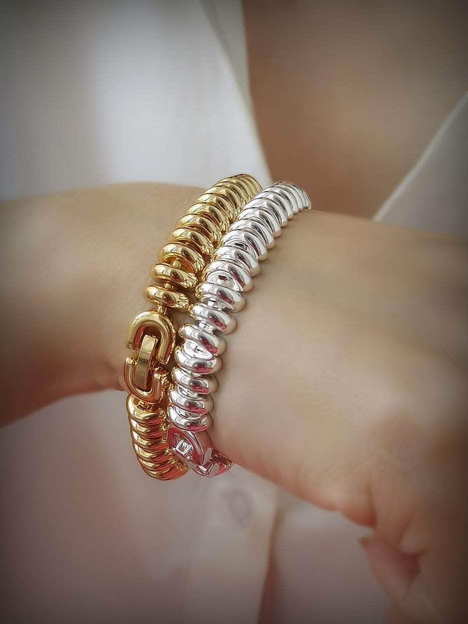 Timeless Ribbed Sofia Disc Choker Necklace