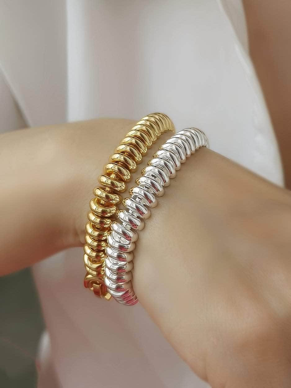 Timeless Ribbed Sofia Disc Choker Necklace