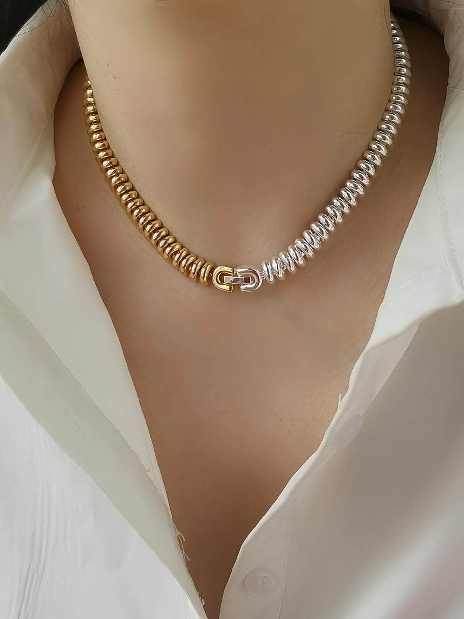 Timeless Ribbed Sofia Disc Choker Necklace Silver / Necklace