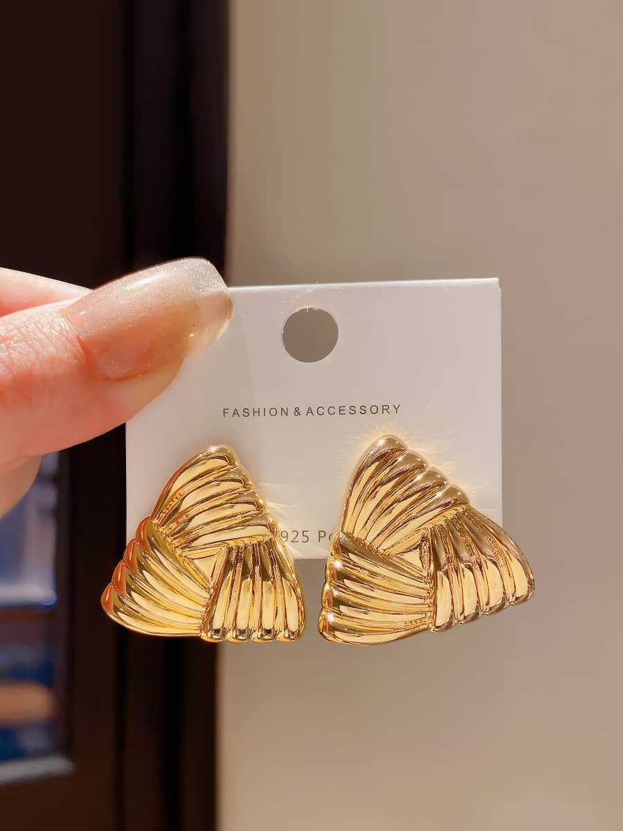 Triangular Ribbed Gold Earrings Gold