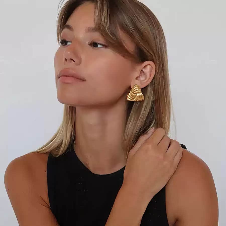 Triangular Ribbed Gold Earrings Gold