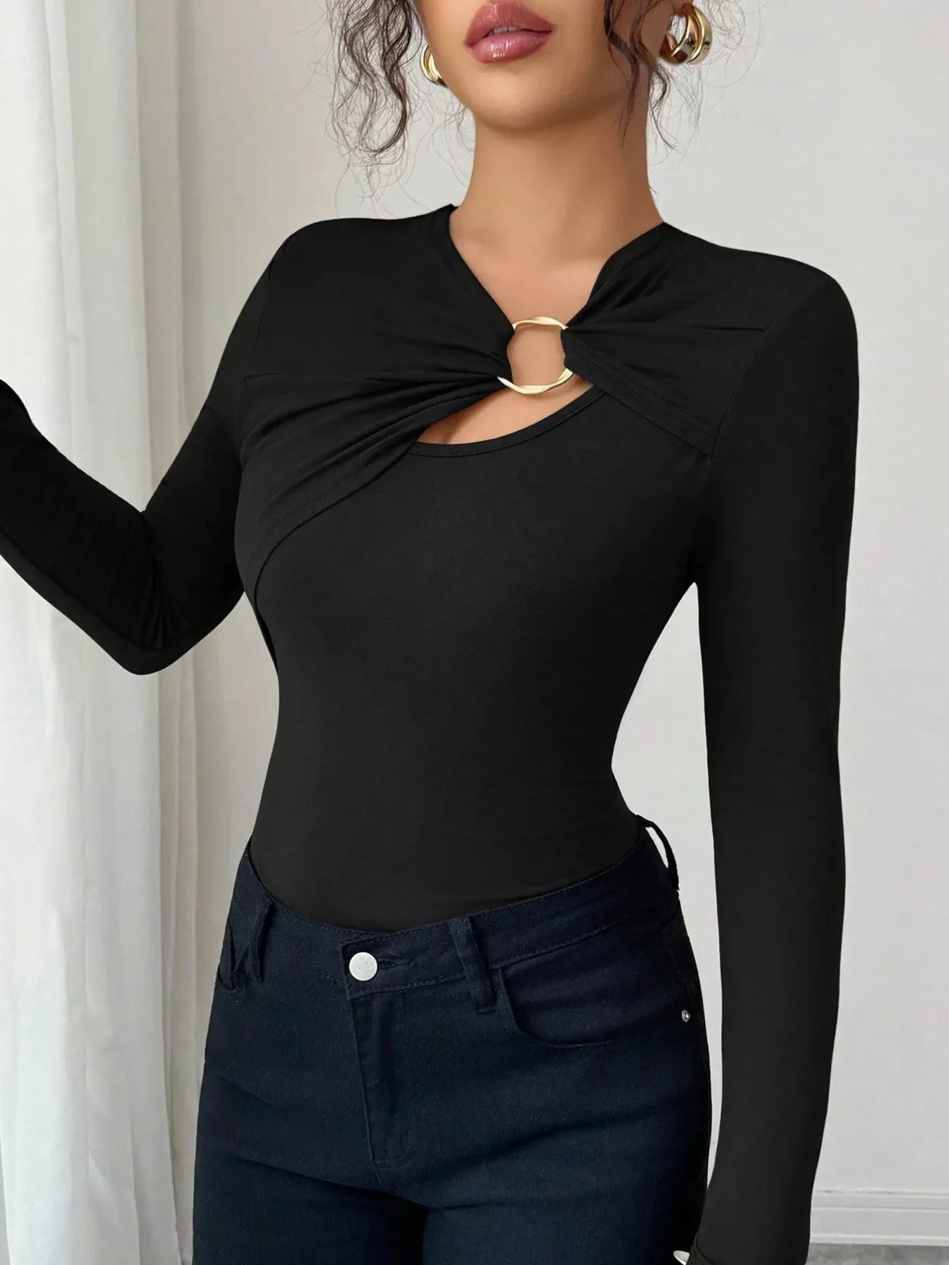 Twist Front Ring Detail Long Sleeve T-Shirt Black / S