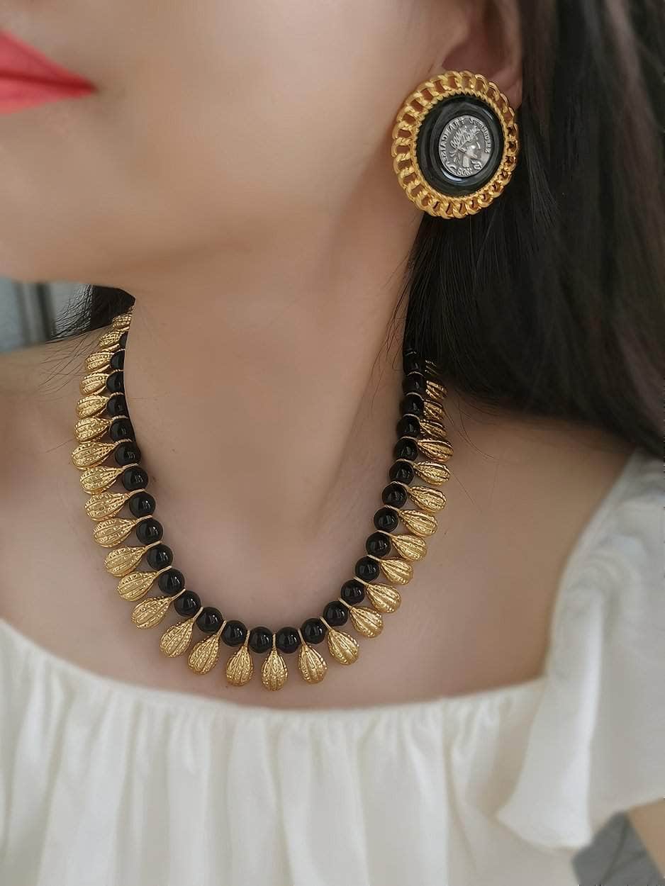 Two-Toned Diana Pearl Gold Statement Necklace Gold / Necklace