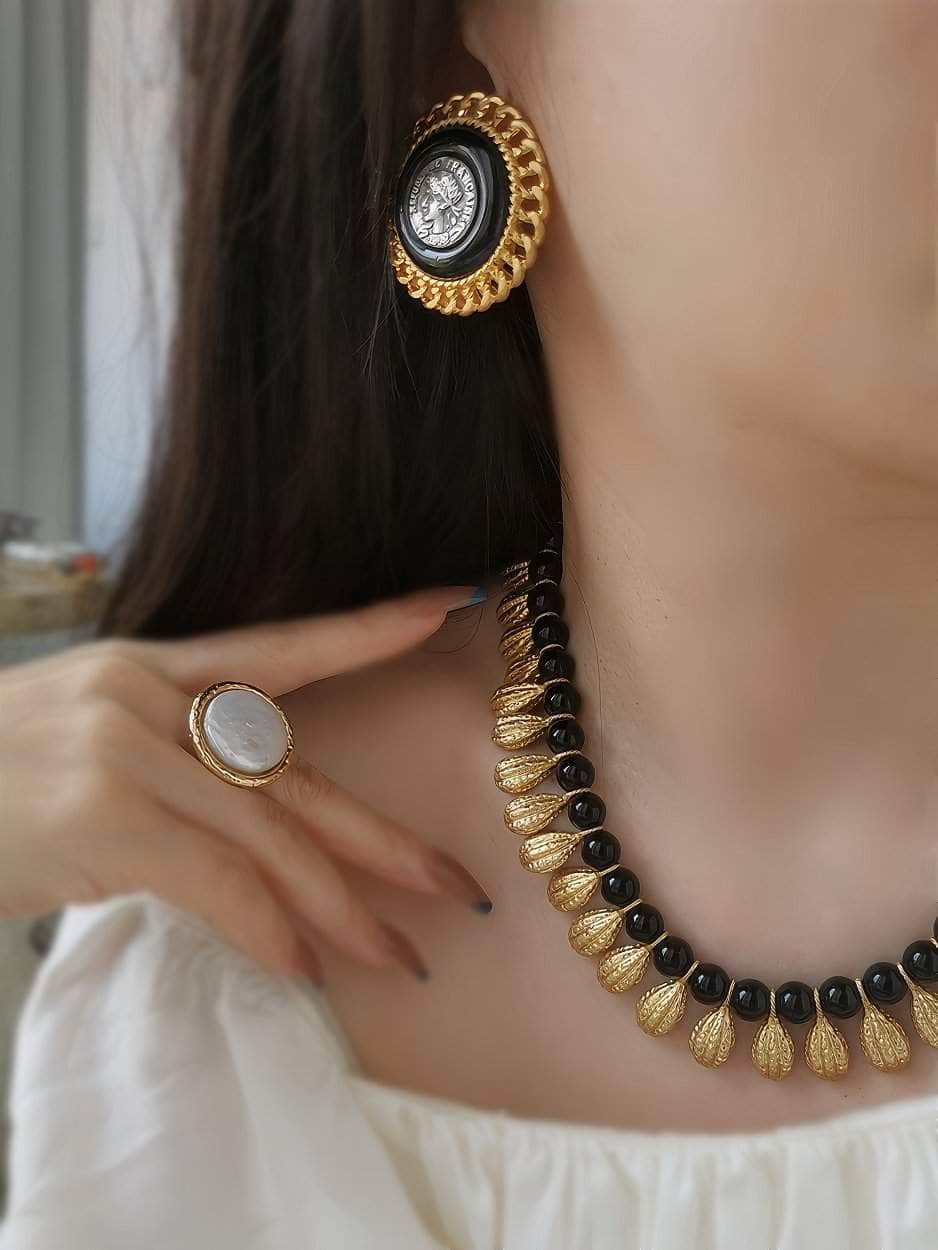 Two-Toned Diana Pearl Gold Statement Necklace Gold / Necklace