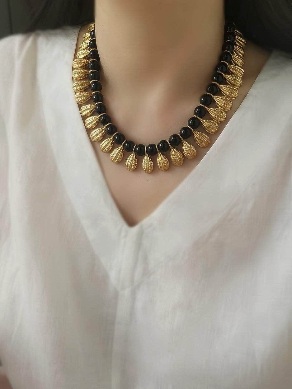 Two-Toned Diana Pearl Gold Statement Necklace Gold / Necklace