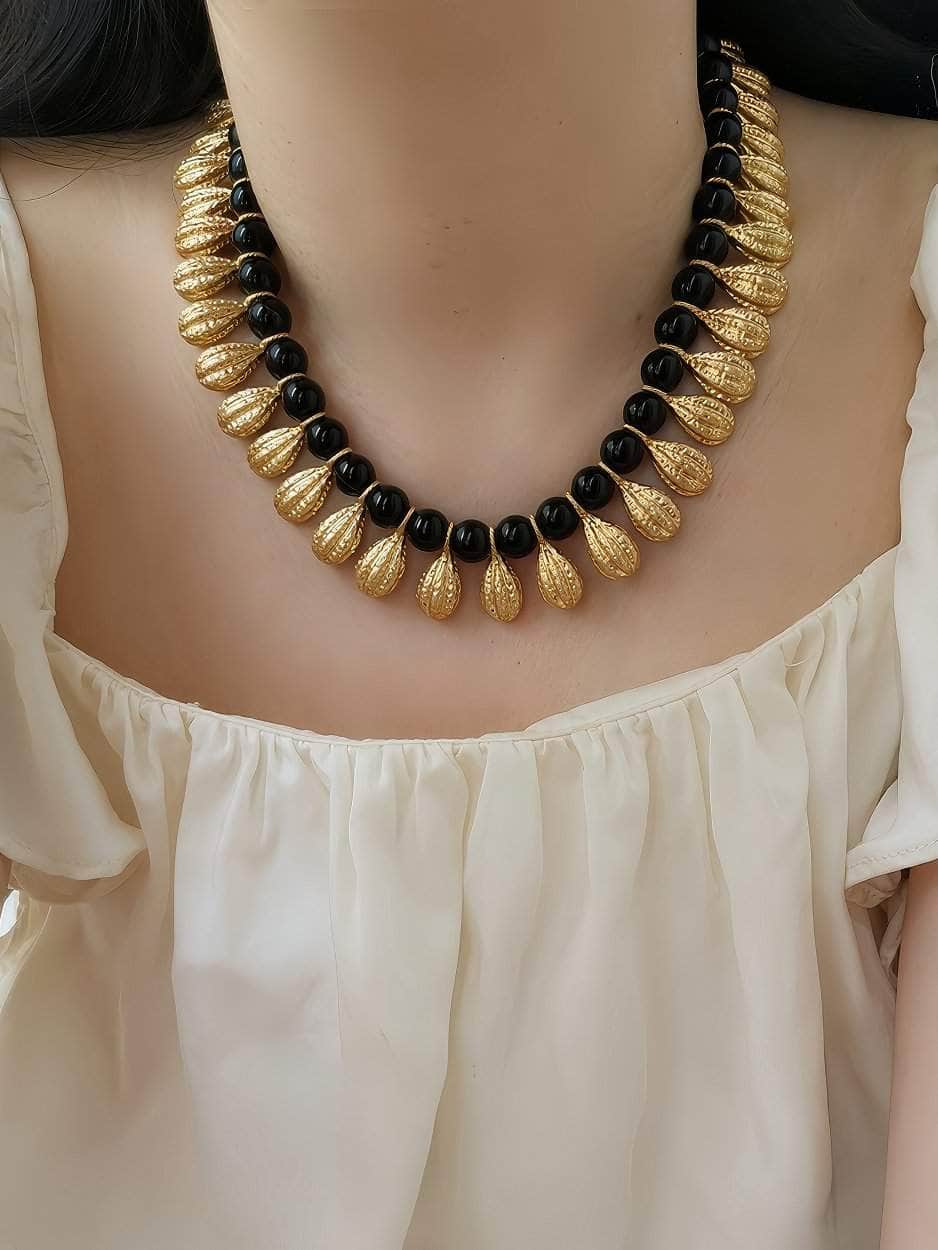 Two-Toned Diana Pearl Gold Statement Necklace Gold / Necklace